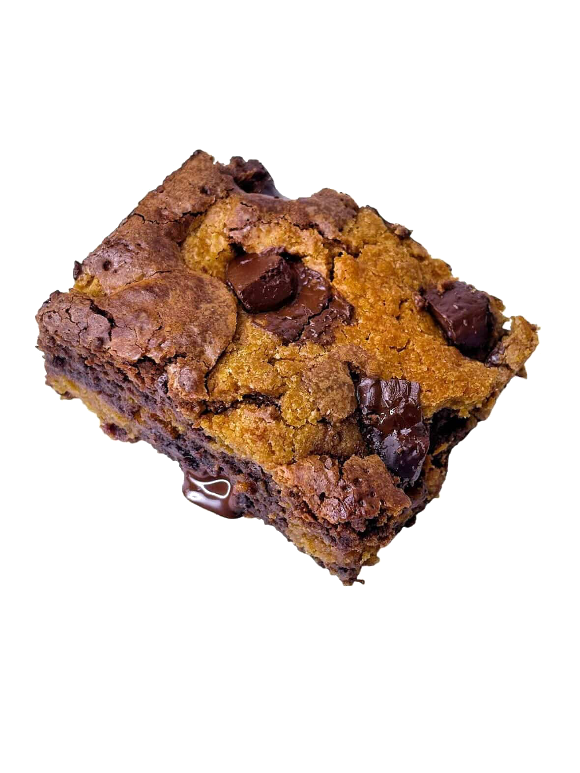 Brownie maison — pavé fondant, gros éclats de chocolat fondu et noix concassées en surface.